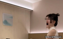 推特極品淫妻，【翹臀人妻】，新約的單男，就喜歡良家人妻的既視感，還有綠帽一邊拍攝，邊操邊舌吻